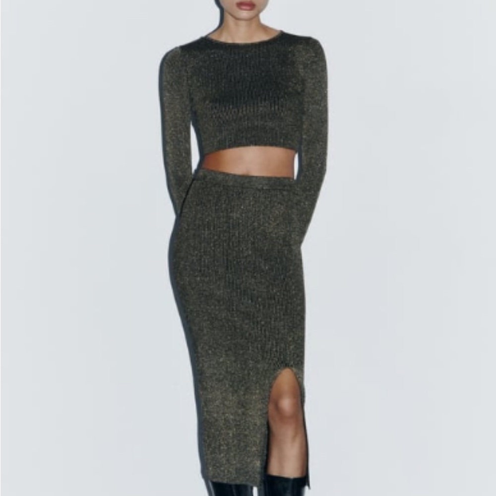 NWT ZARA METALLIC
THREAD KNIT MIDI SKIRT